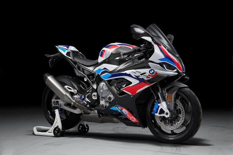 BMW adds two satelitte teams signing Folger and Laverty