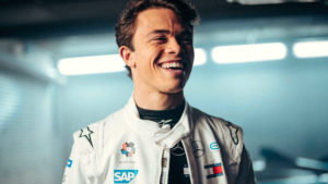 De Vries becomes Mercedes F1 reserve driver