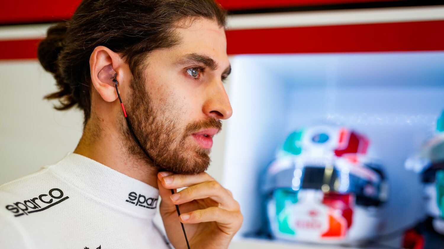 Alfa Romeo gives Giovinazzi hope of retaining F1 seat for 2022