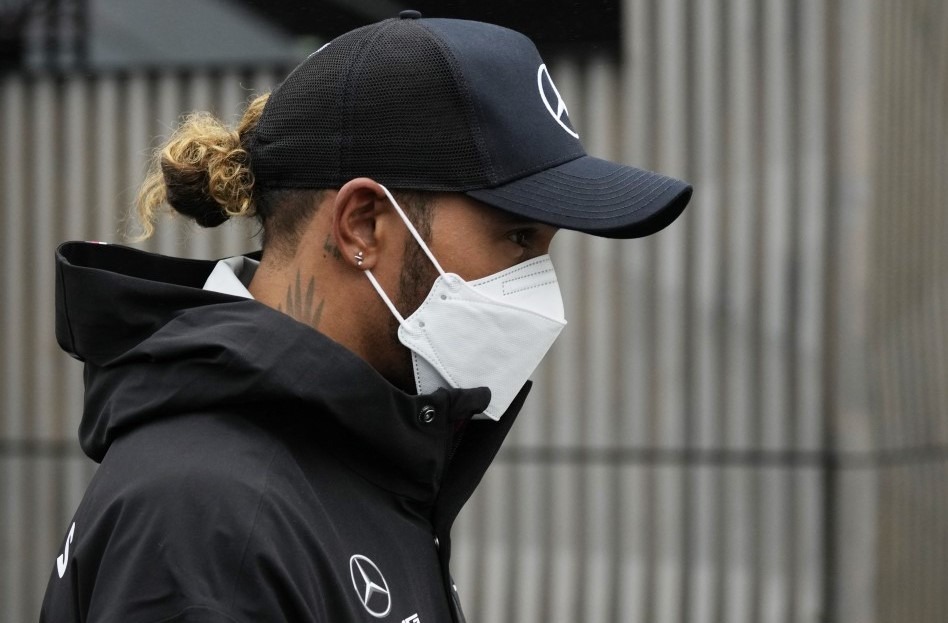 Lewis Hamilton admits he is out of 2022 championship fight