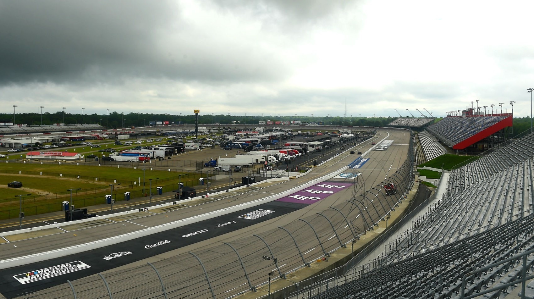 Rain stops Xfinity qualifying at Darlington