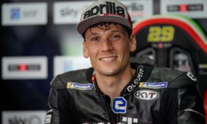 Lorenzo Savadori remains as Aprilia's reserve rider for 2023