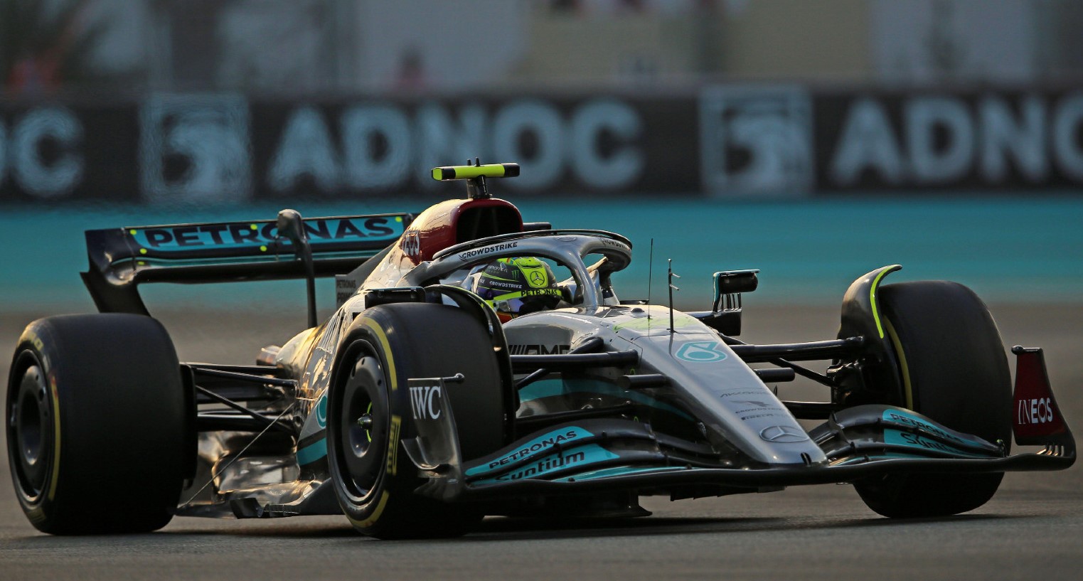 Hamilton escapes penalty after Magnussen incident in the final practice