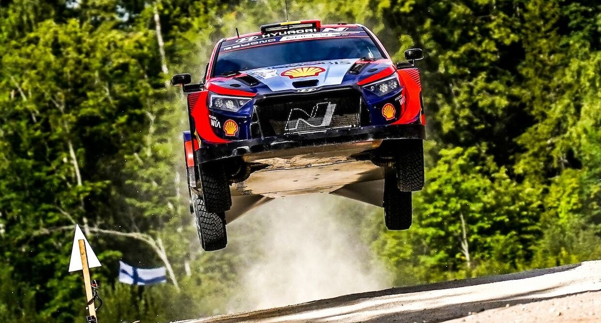 Thierry Neuville leads first stage in Estonia as Tanak dominates times