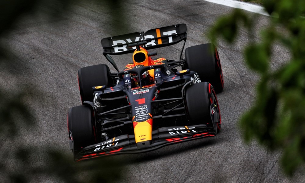 Verstappen edges Leclerc to claim Brazilian Grand Prix pole