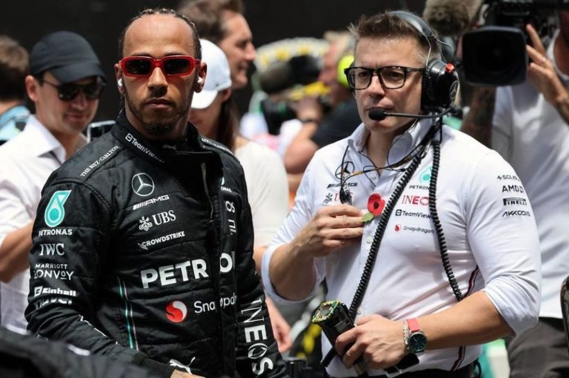 Lewis Hamilton's Mercedes contract has a clause preventing Ferrari 'poaching'