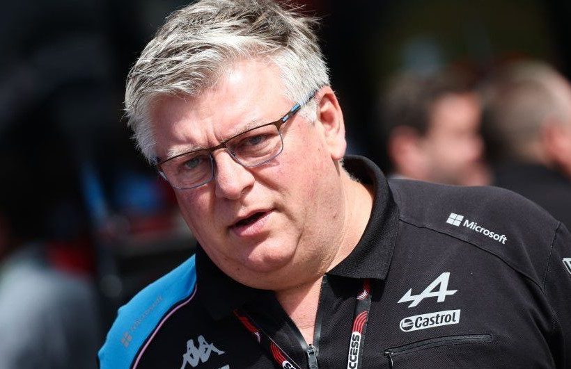 Former Alpine team boss Otmar Szafnauer spotted at IndyCar season opener