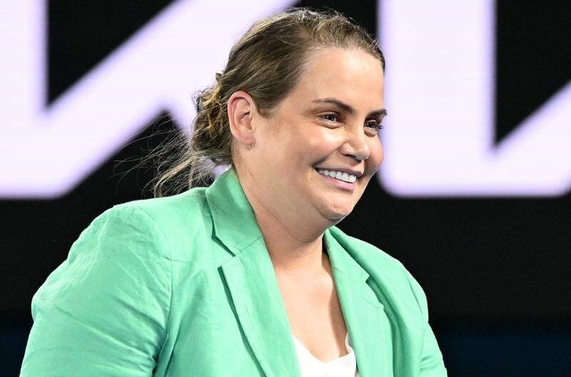 Former tennis star Jelena Dokic suffers injury in Fernando Alonso incident