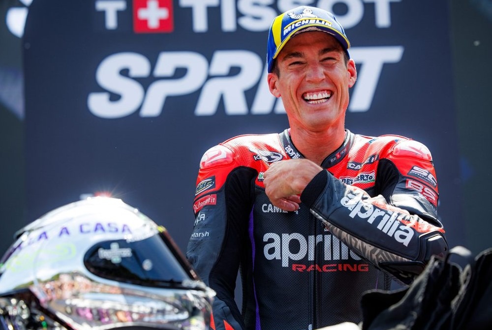 Aleix Espargaro claims Catalan MotoGP Sprint victory as Bagnaia crashes