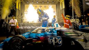 Josef Newgarden overcomes late spin to win chaotic Gateway IndyCar race