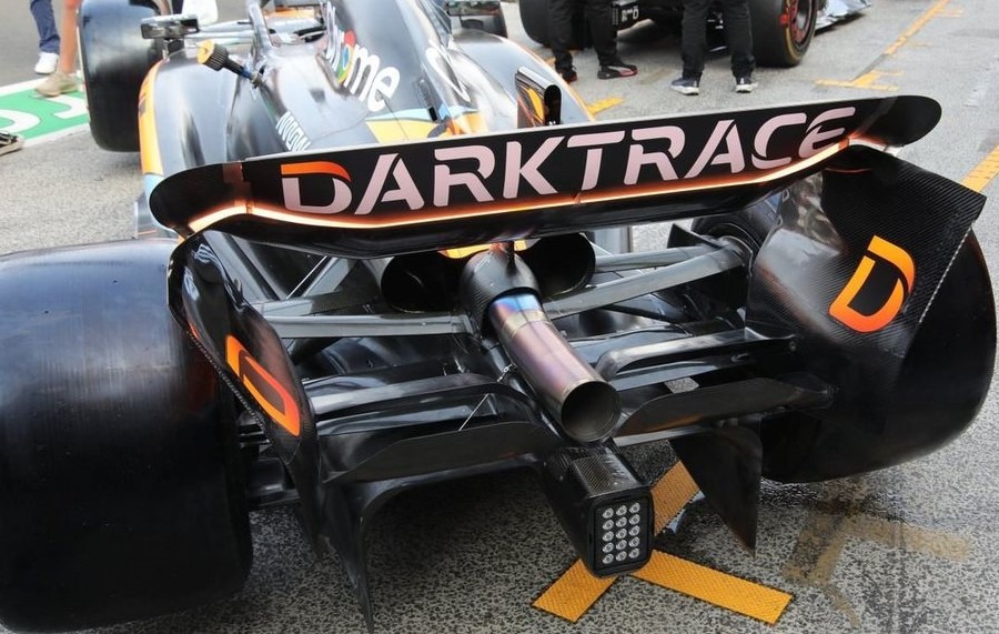 Flexibility of McLaren's rear wing in Baku raises suspicions