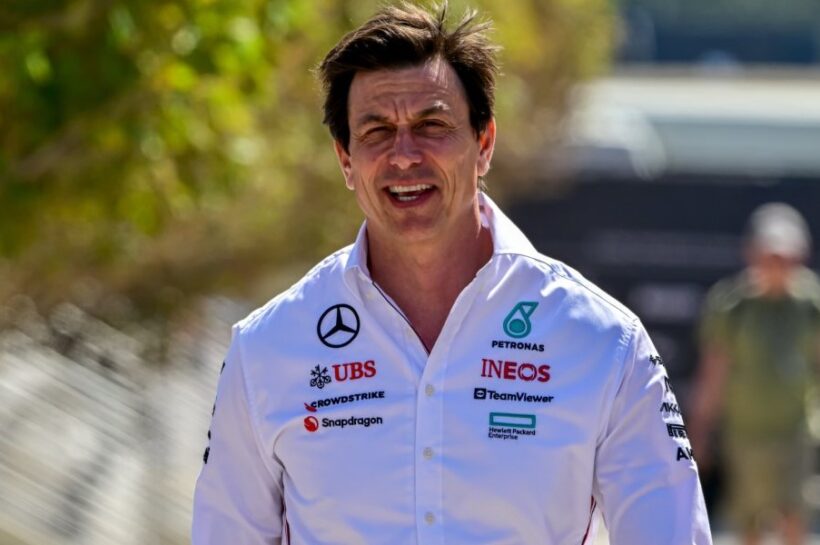 Toto Wolff reveals Sainz Sr notified him about Lewis Hamilton's Ferrari move