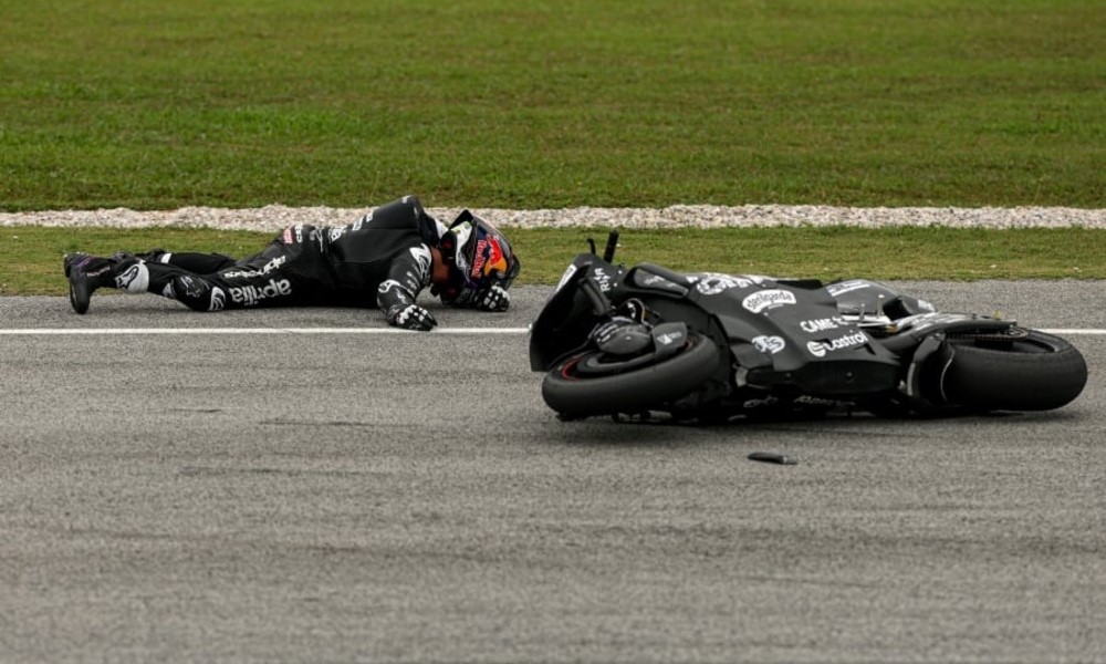 Jorge Martin fractures Sepang MotoGP test 2025