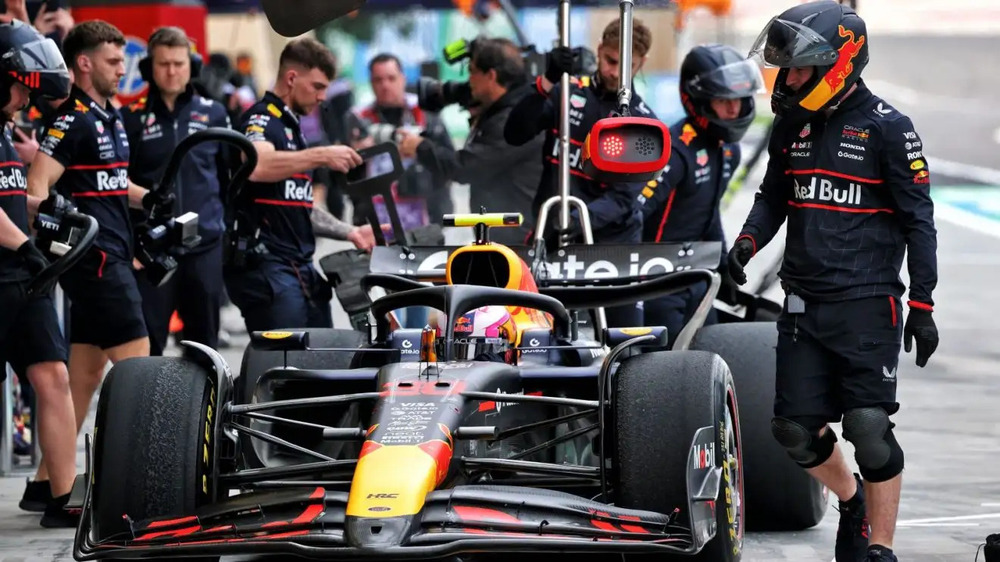 Red Bull RB21 issues,2025 F1 Bahrain pre-season testing,Liam Lawson,Helmut Marko