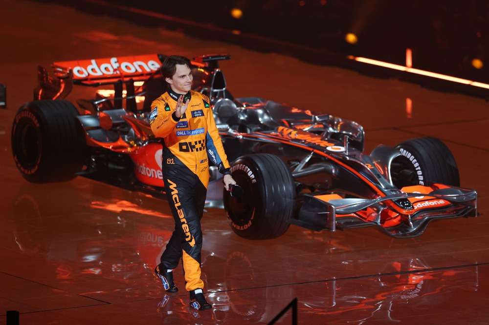 Piastri's multi-year contract extension McLaren 2025 F1